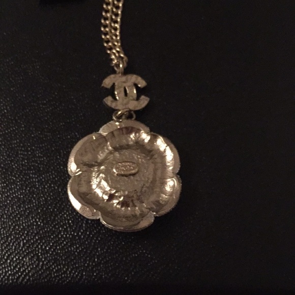Chanel white necklace w cc logo - Picture 7 of 15